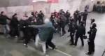 Полиция проверяет сообщение о массовой драке фанатов возле метро в Москве