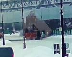 Снегоуборщик врезался в мост в районе стадиона "Газпром Арена" в Петербурге